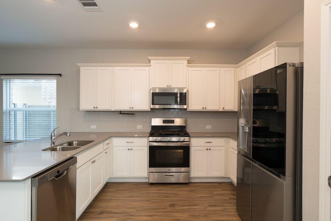 717 Legends Ln - Photo 4 of 21