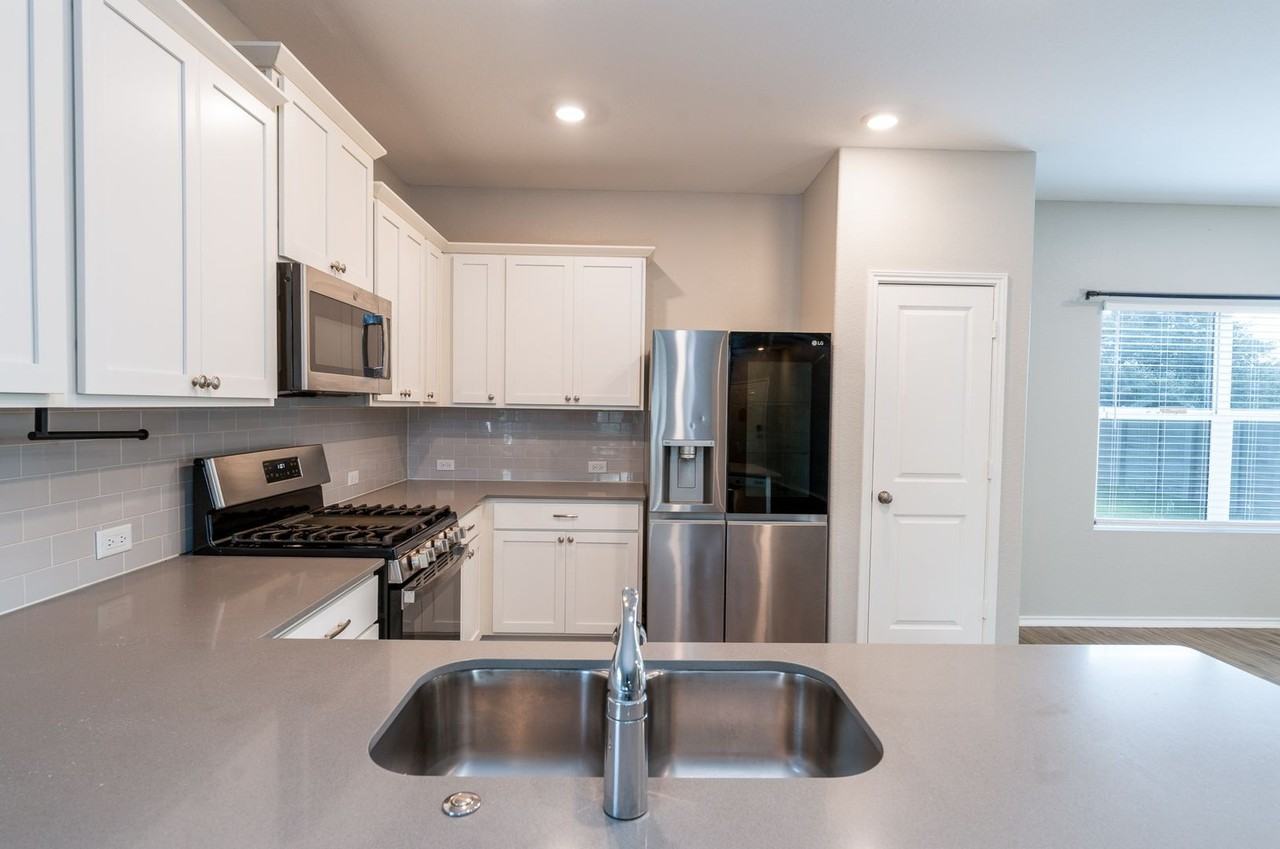 717 Legends Ln - Photo 5 of 21