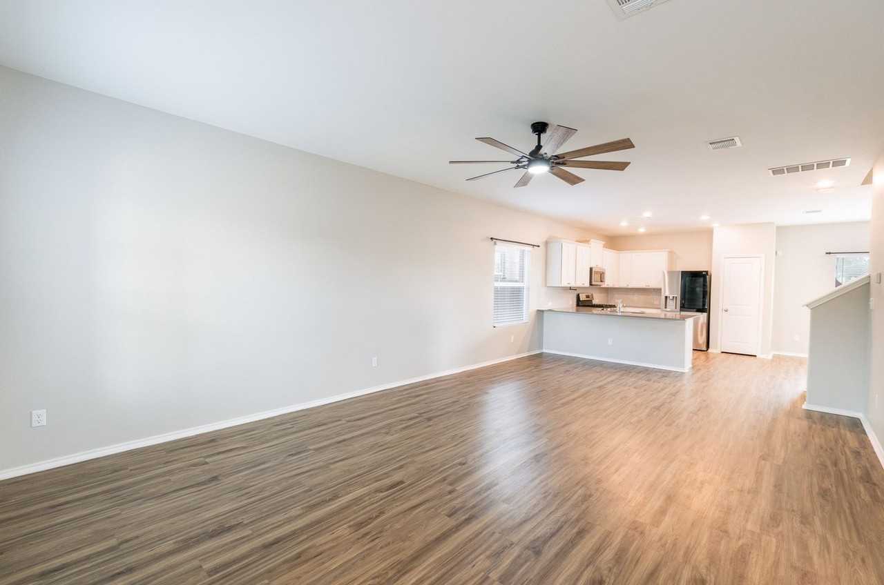 717 Legends Ln - Photo 6 of 21