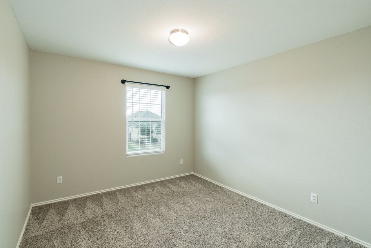 717 Legends Ln - Photo 7 of 21