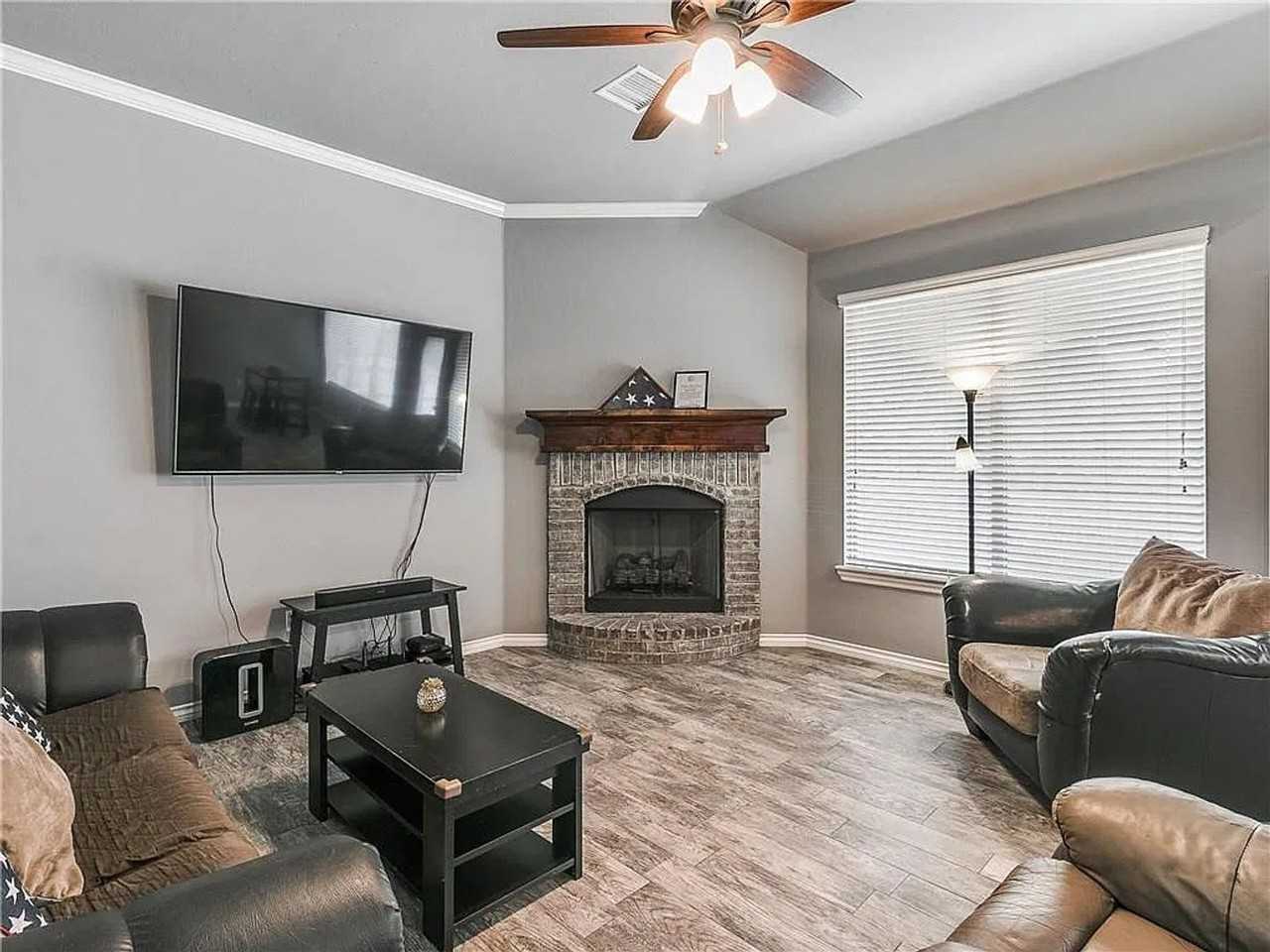 209 Timber Ln - Photo 4 of 7