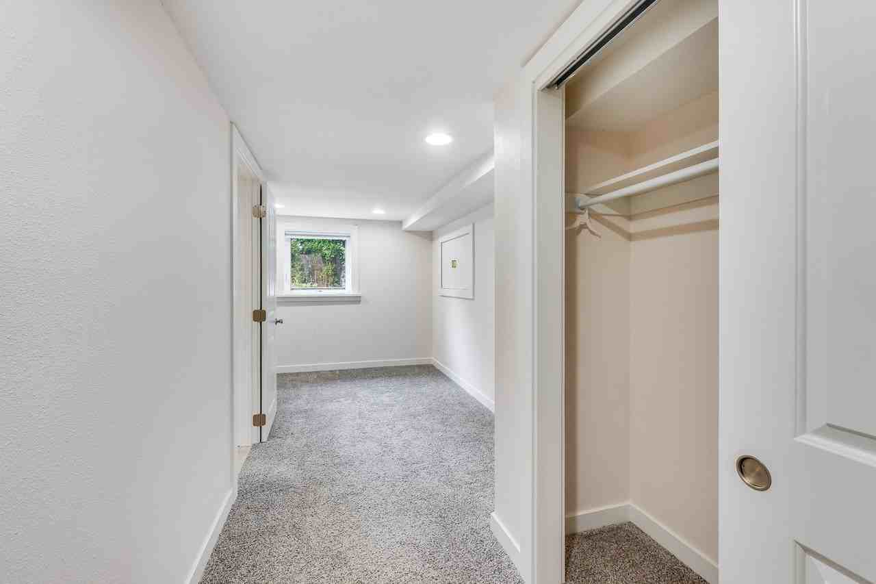 6009 Sw Taylors Ferry Rd - Photo 4 of 13