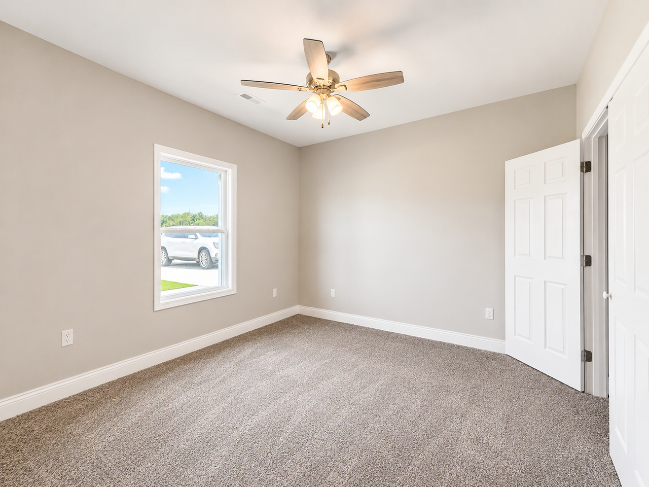 321 Kearbey Dr - Photo 3 of 19