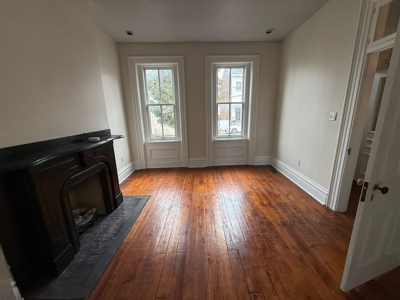 330 Main St - Photo 4 of 25