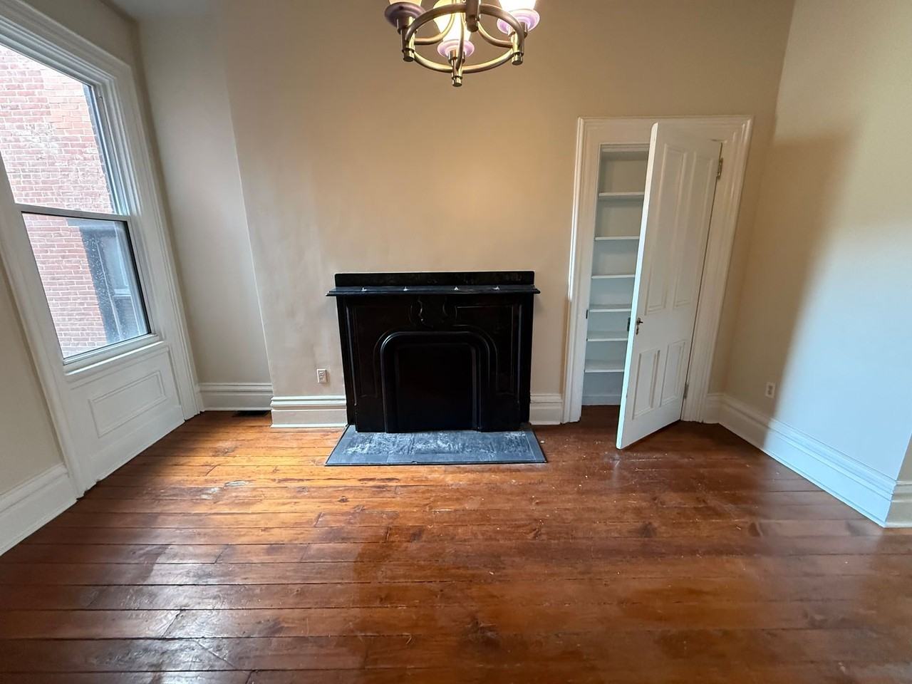 330 Main St - Photo 5 of 25