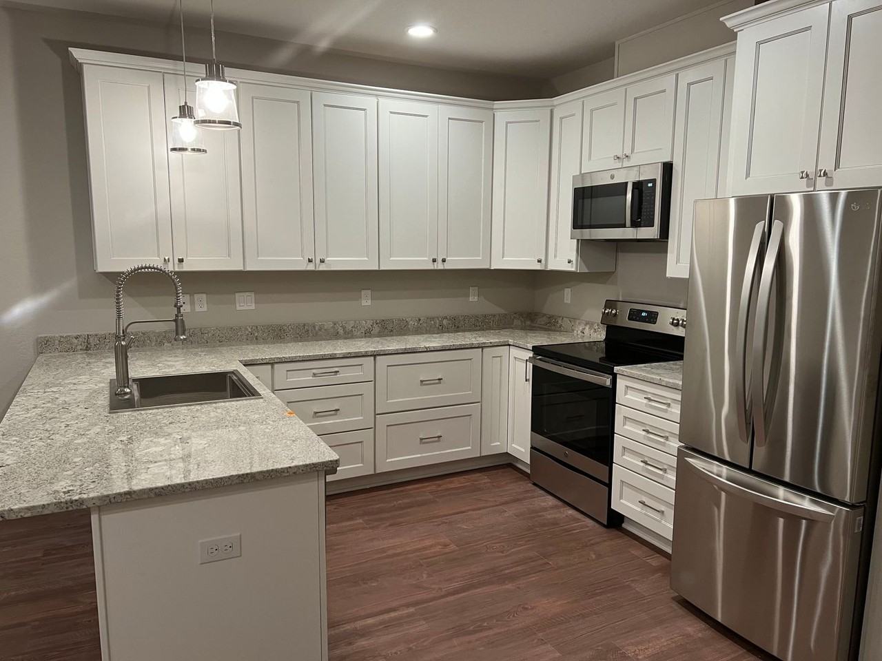 323 Everett Way - Photo 4 of 13