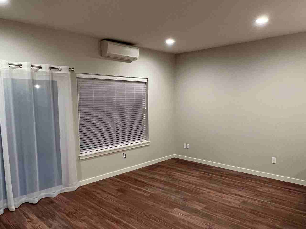 323 Everett Way - Photo 5 of 13
