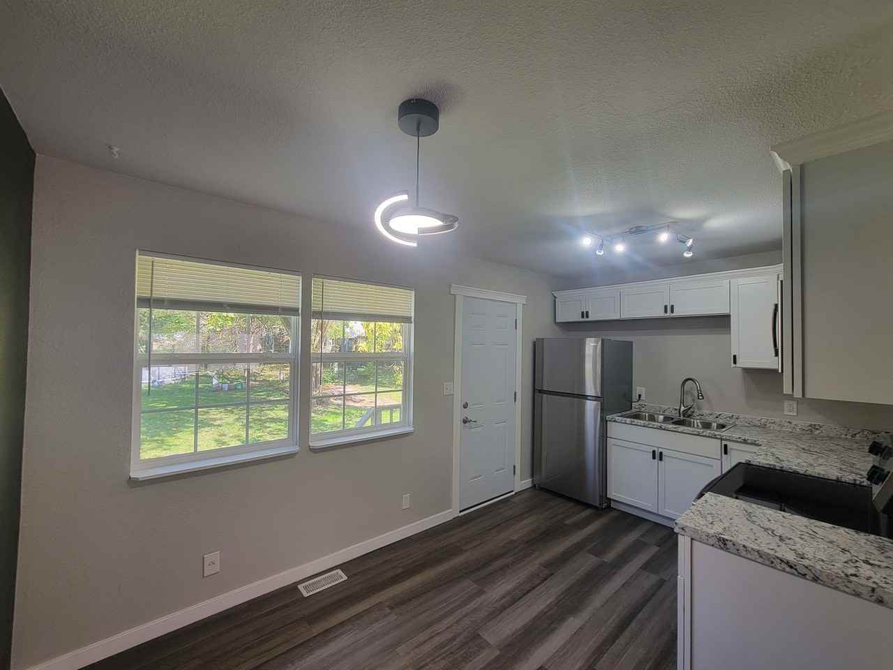 3007 W Nebraska Ave - Photo 3 of 20