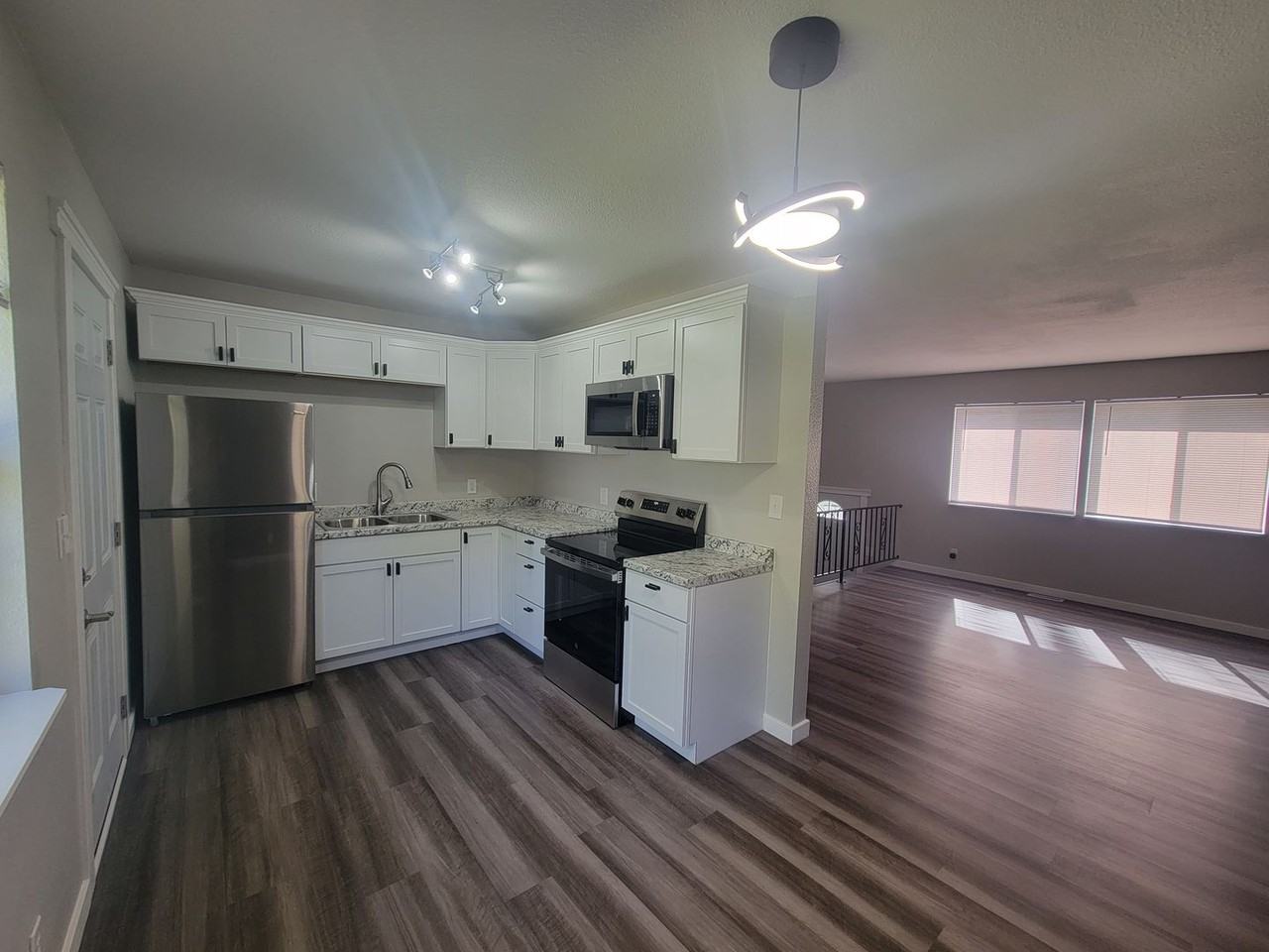 3007 W Nebraska Ave - Photo 4 of 20