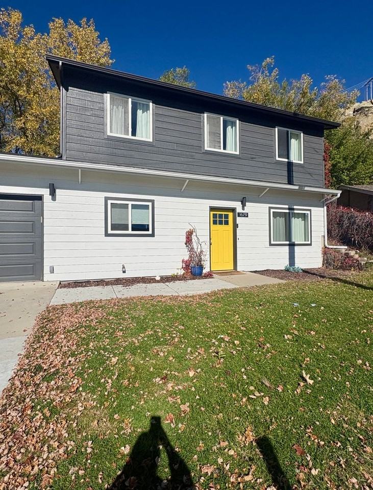 1679 Vuecrest Dr - Photo 2 of 26