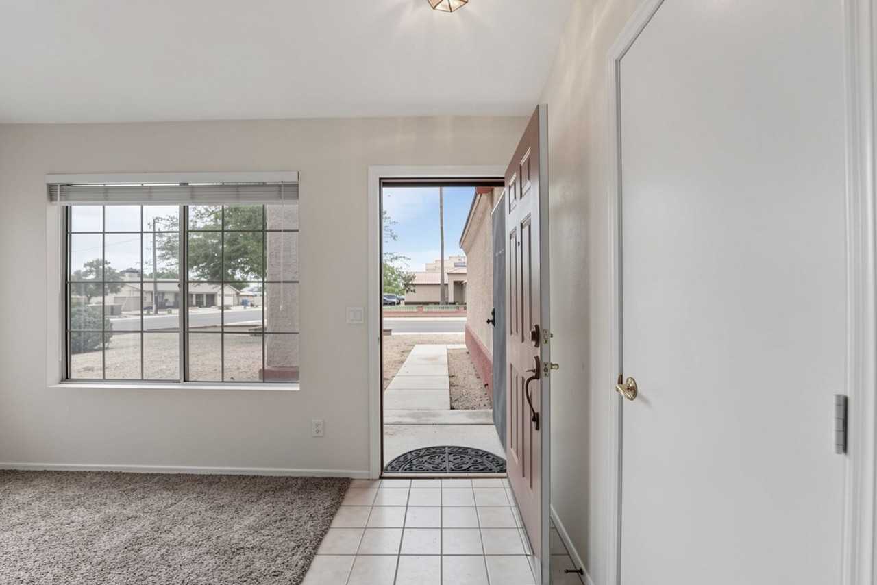 16001 N 50th Ave - Photo 5 of 35