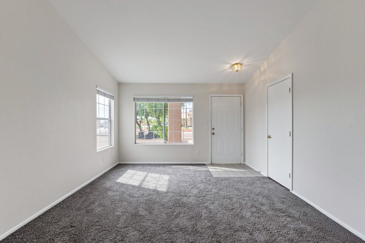 16001 N 50th Ave - Photo 6 of 35