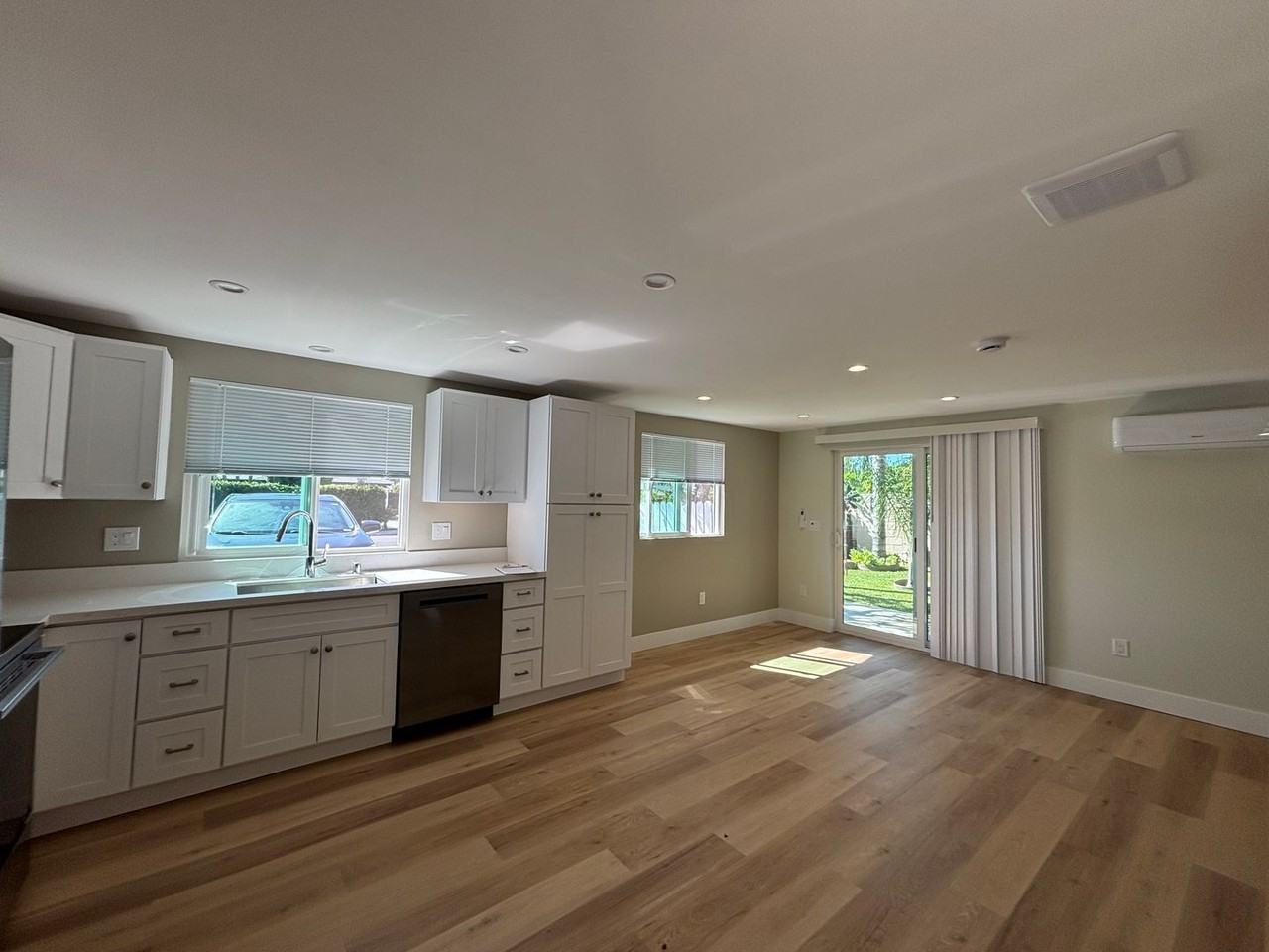 716 S. Center St - Photo 2 of 30