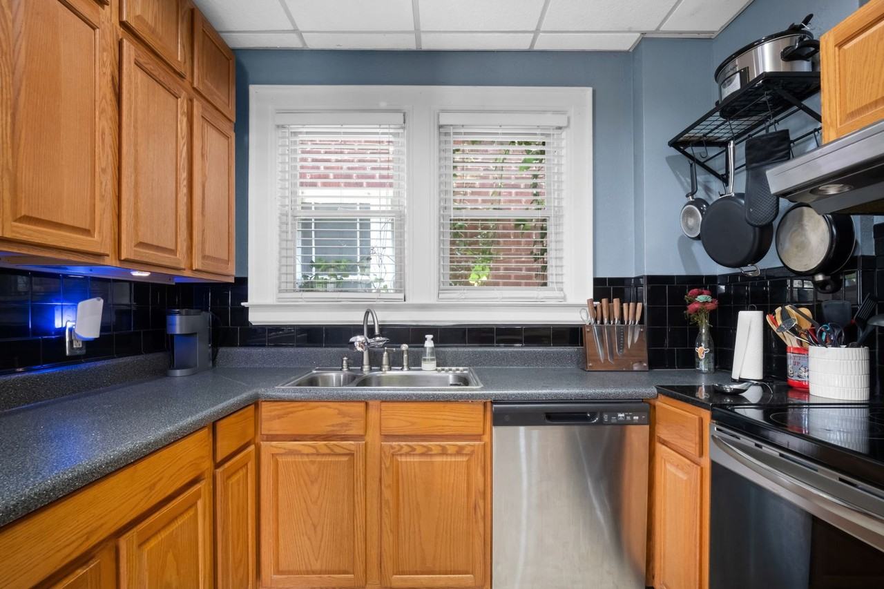 1612 Mcclung St - Photo 5 of 24
