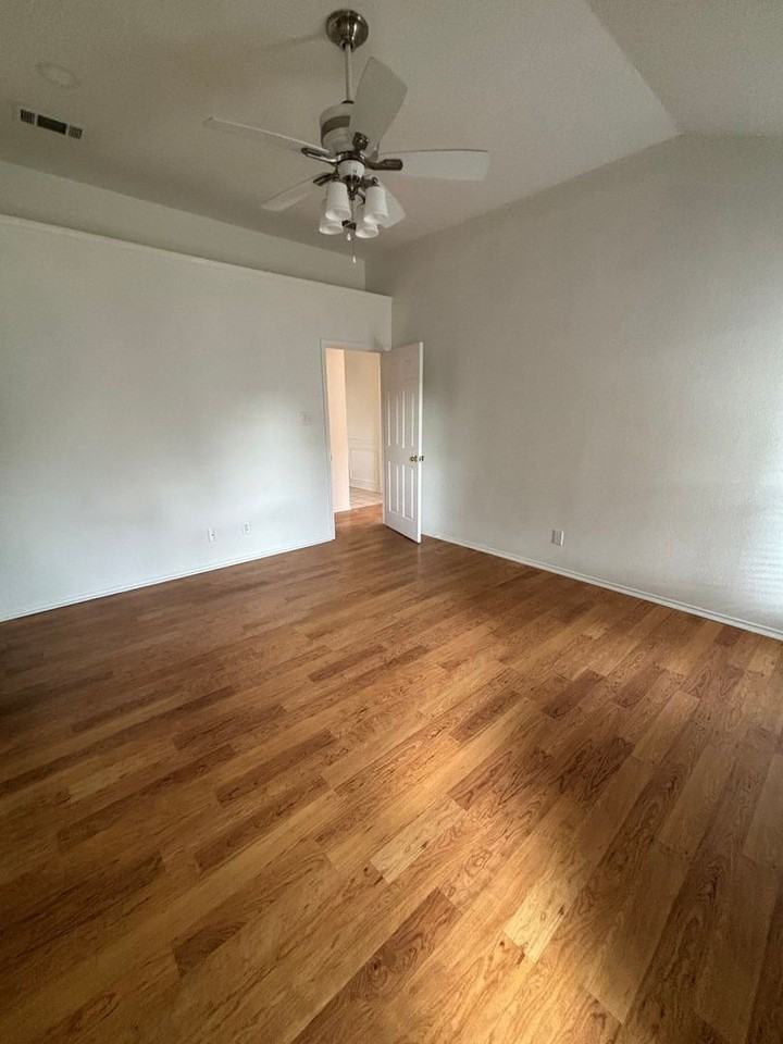9 High Life Cir - Photo 3 of 23
