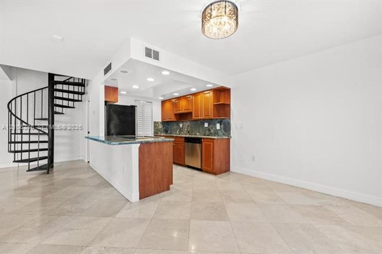 2987 2987 Bird Ave th 2987 - Photo 2 of 26