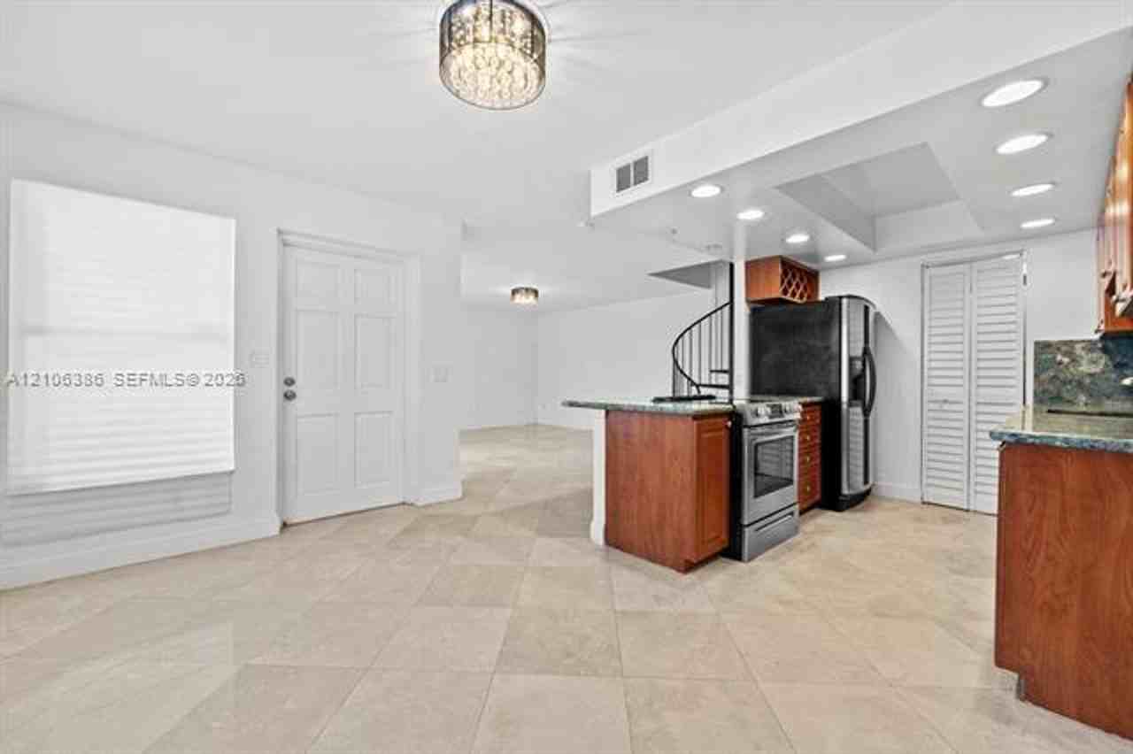 2987 2987 Bird Ave th 2987 - Photo 3 of 26