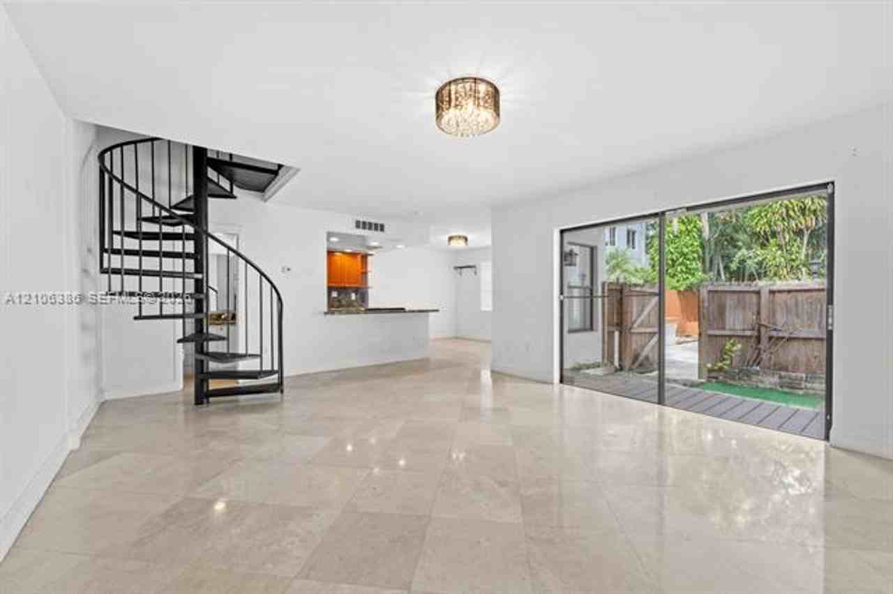 2987 2987 Bird Ave th 2987 - Photo 4 of 26