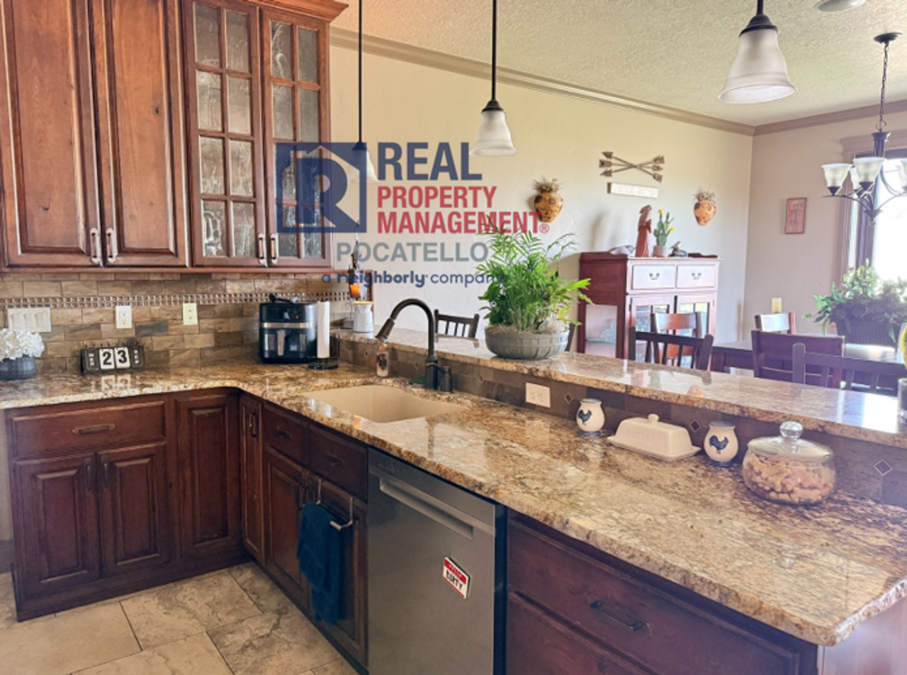 1375 Sawtooth St - Photo 6 of 27