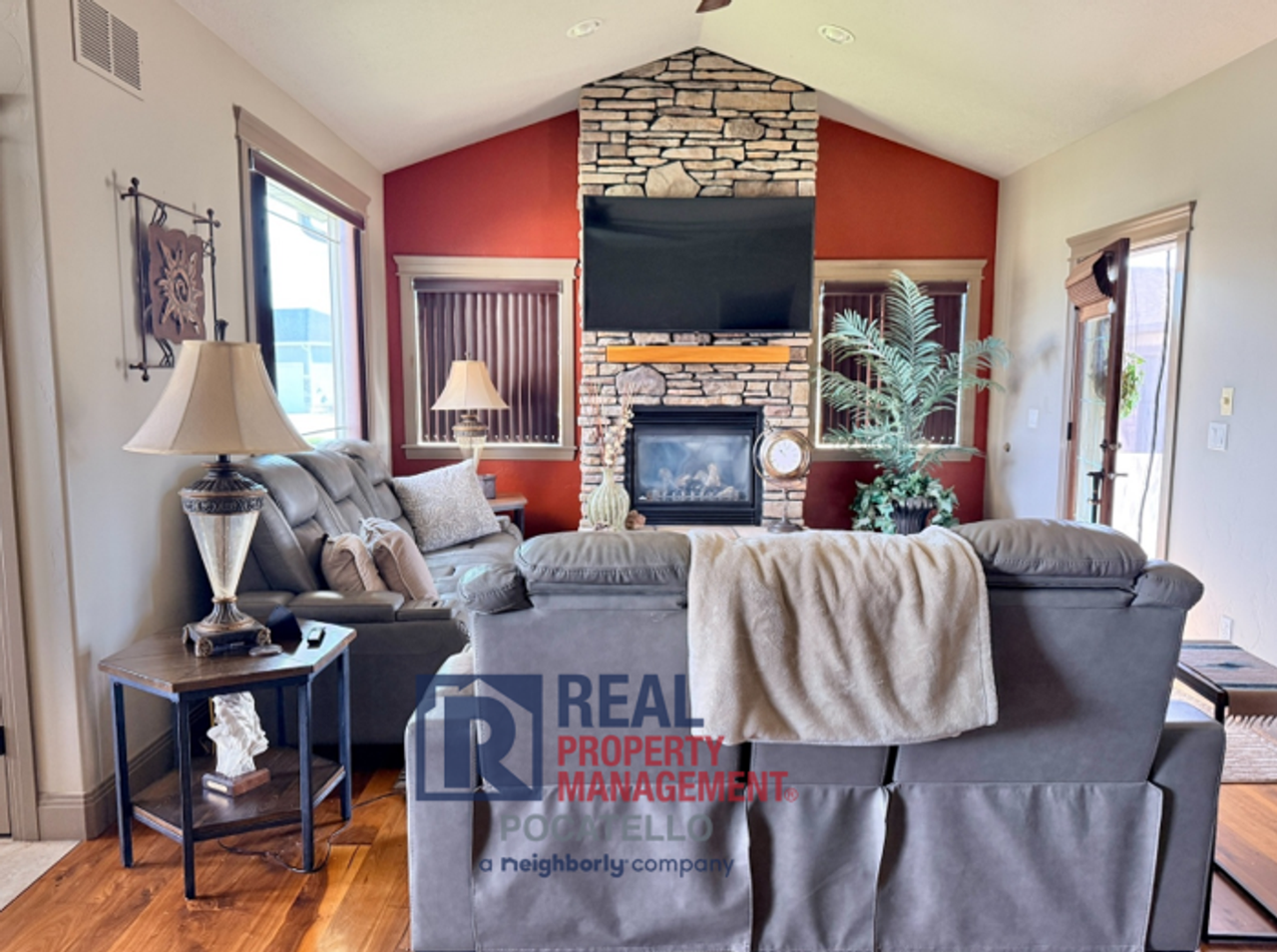 1375 Sawtooth St - Photo 7 of 27