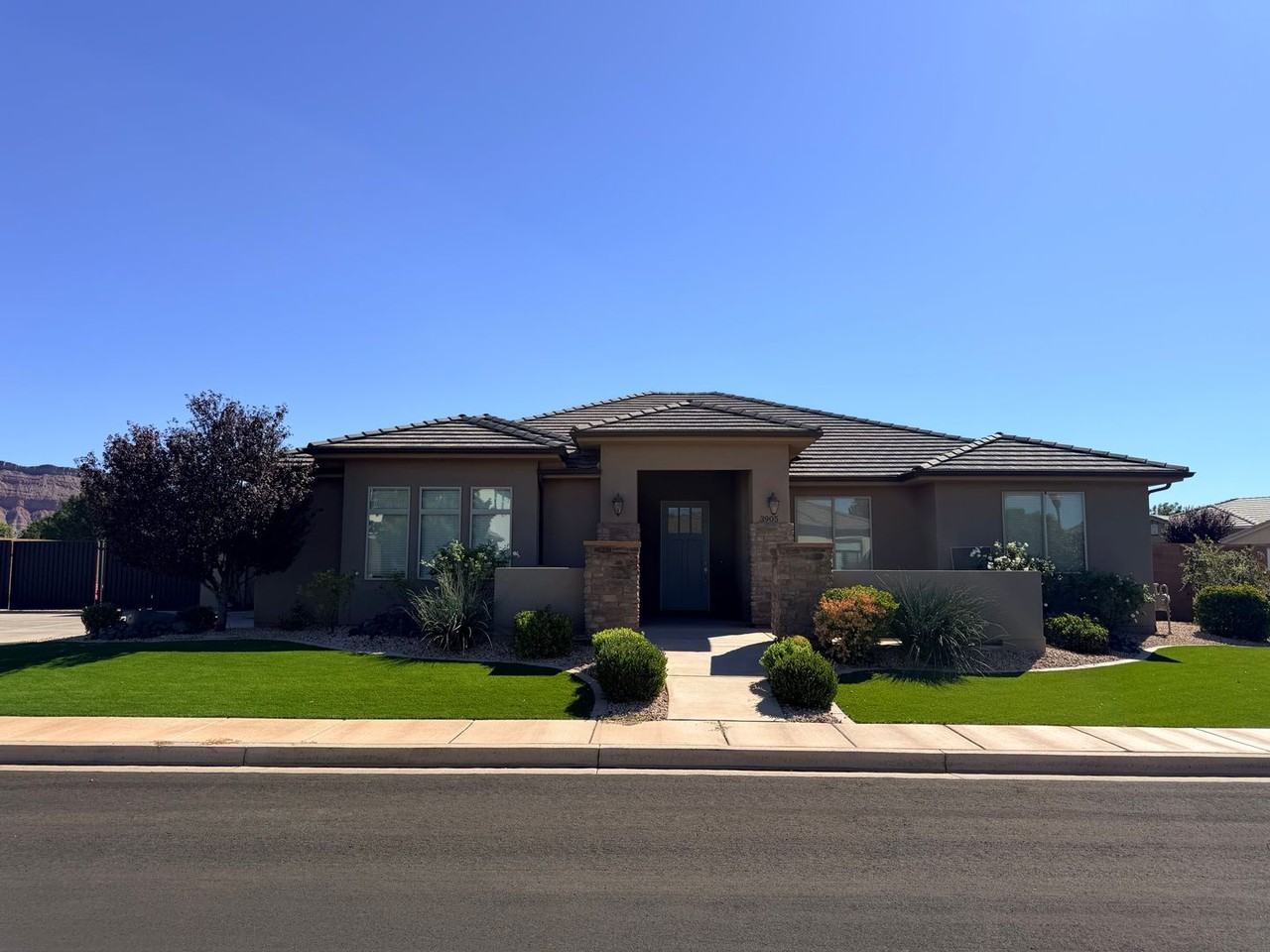 3905 S Saddleback Rd - Photo 2 of 22