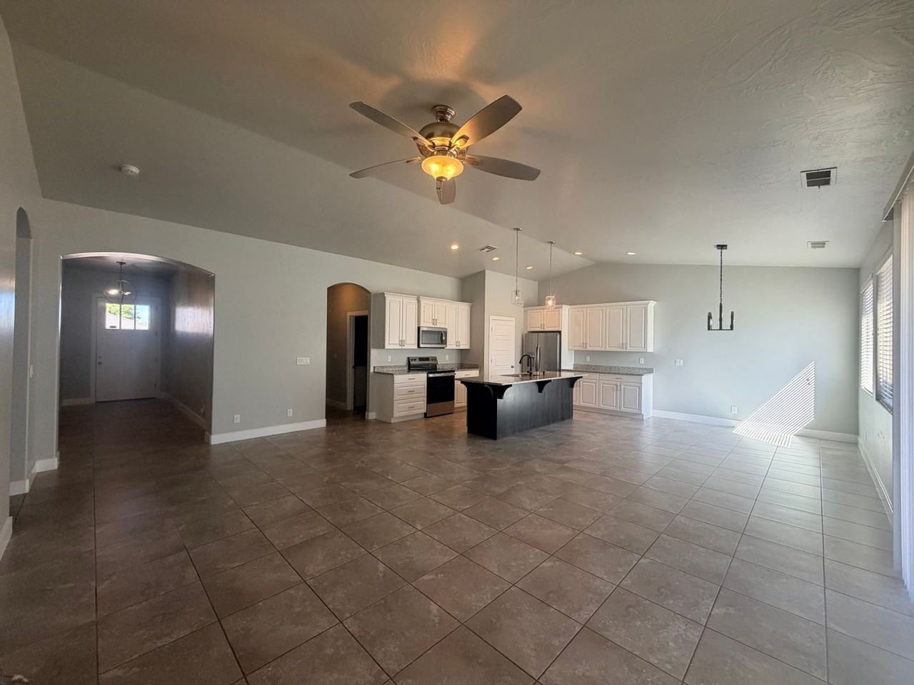 3905 S Saddleback Rd - Photo 3 of 22