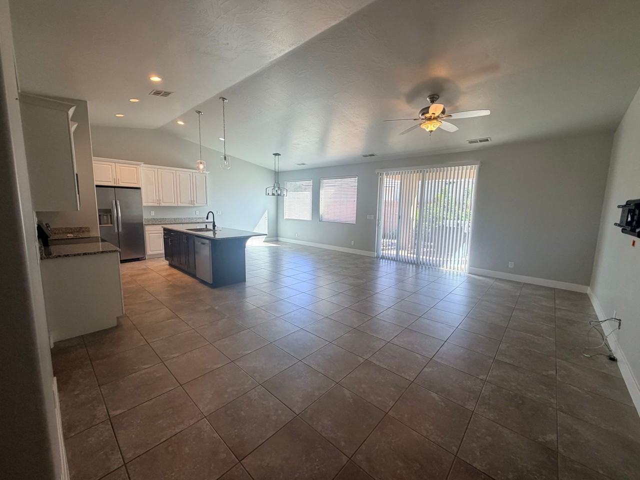 3905 S Saddleback Rd - Photo 4 of 22