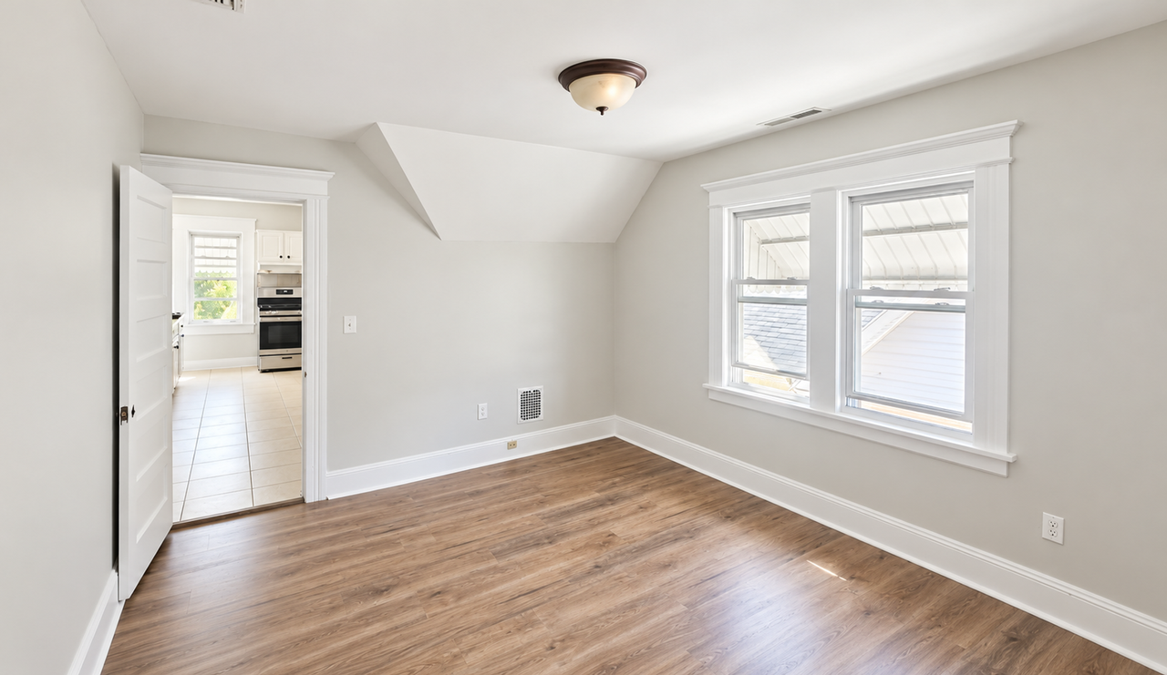 55 Bronx Ave - Photo 4 of 7