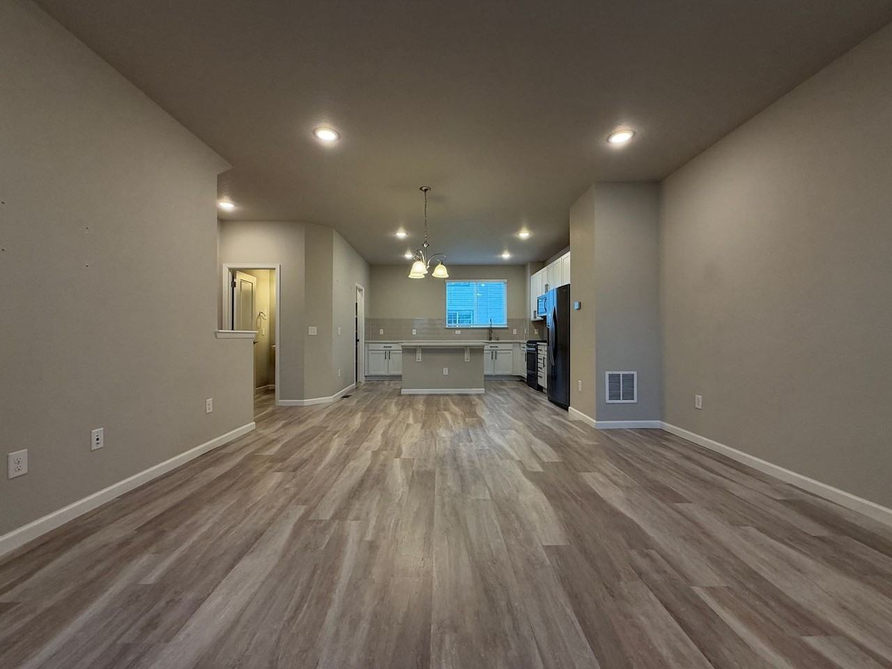 1345 Hoyt St - Photo 3 of 10