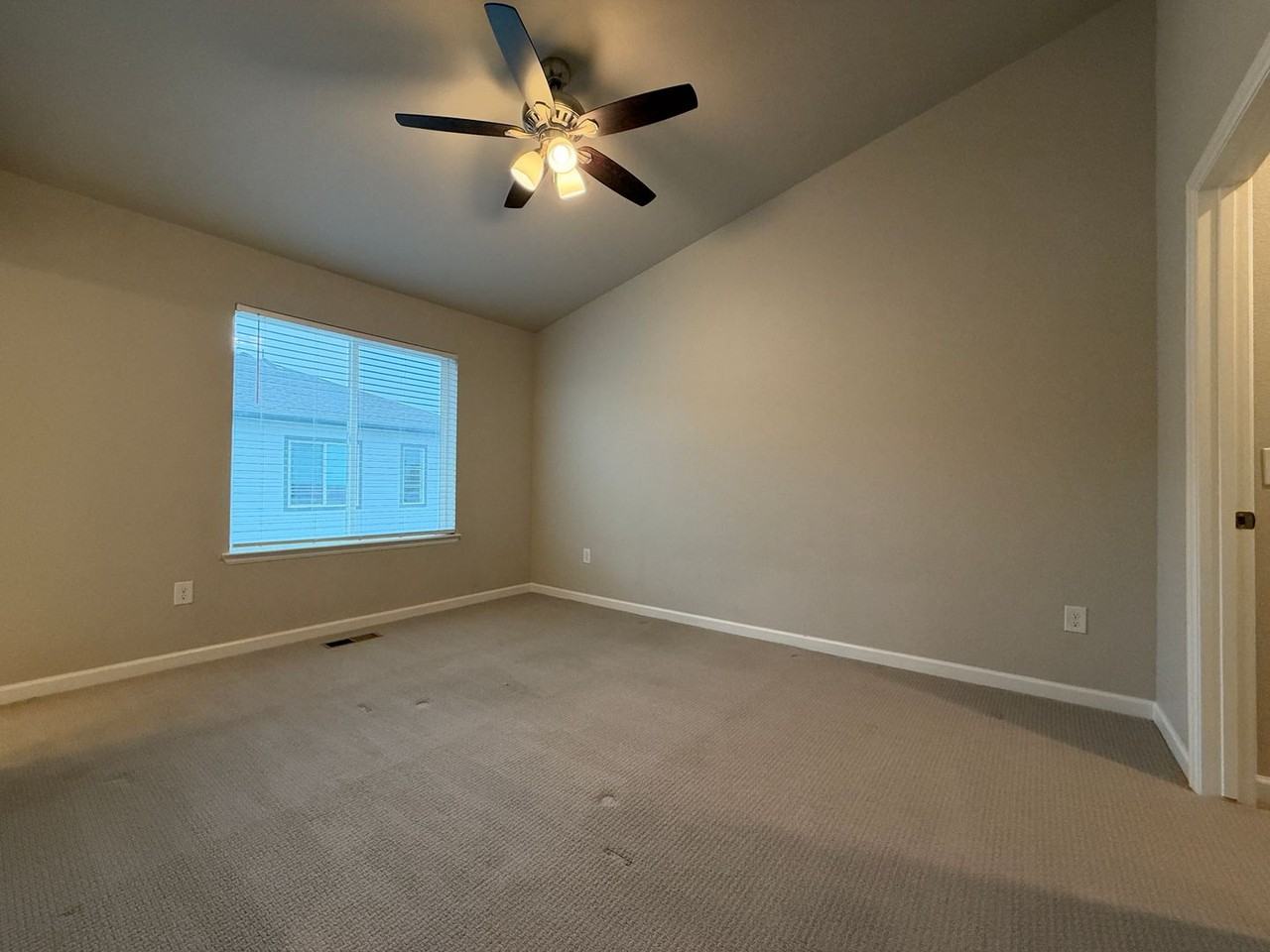1345 Hoyt St - Photo 4 of 10