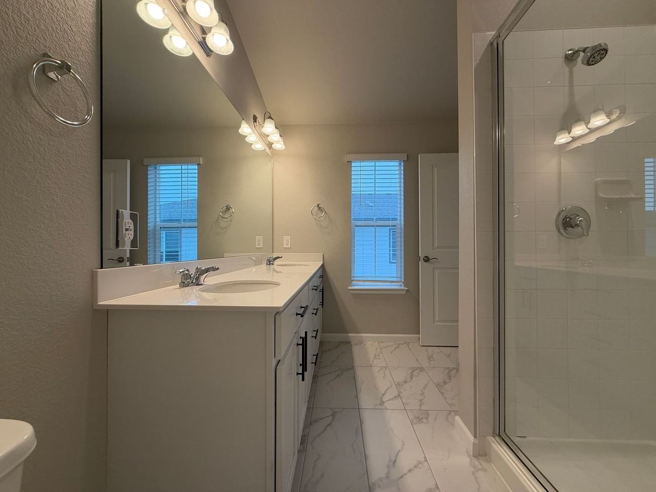 1345 Hoyt St - Photo 5 of 10
