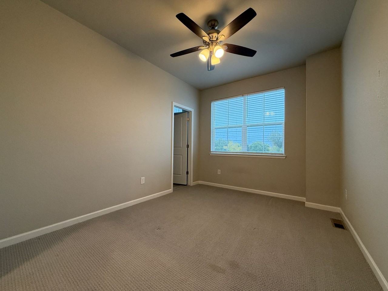 1345 Hoyt St - Photo 6 of 10
