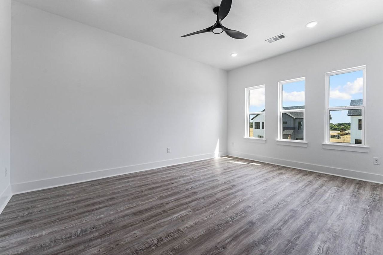 2601 W Berkeley Ave - Photo 2 of 34