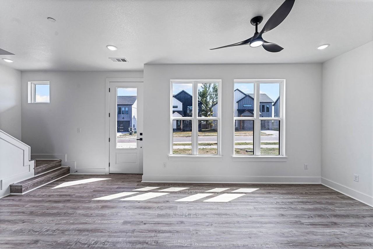 2601 W Berkeley Ave - Photo 3 of 34