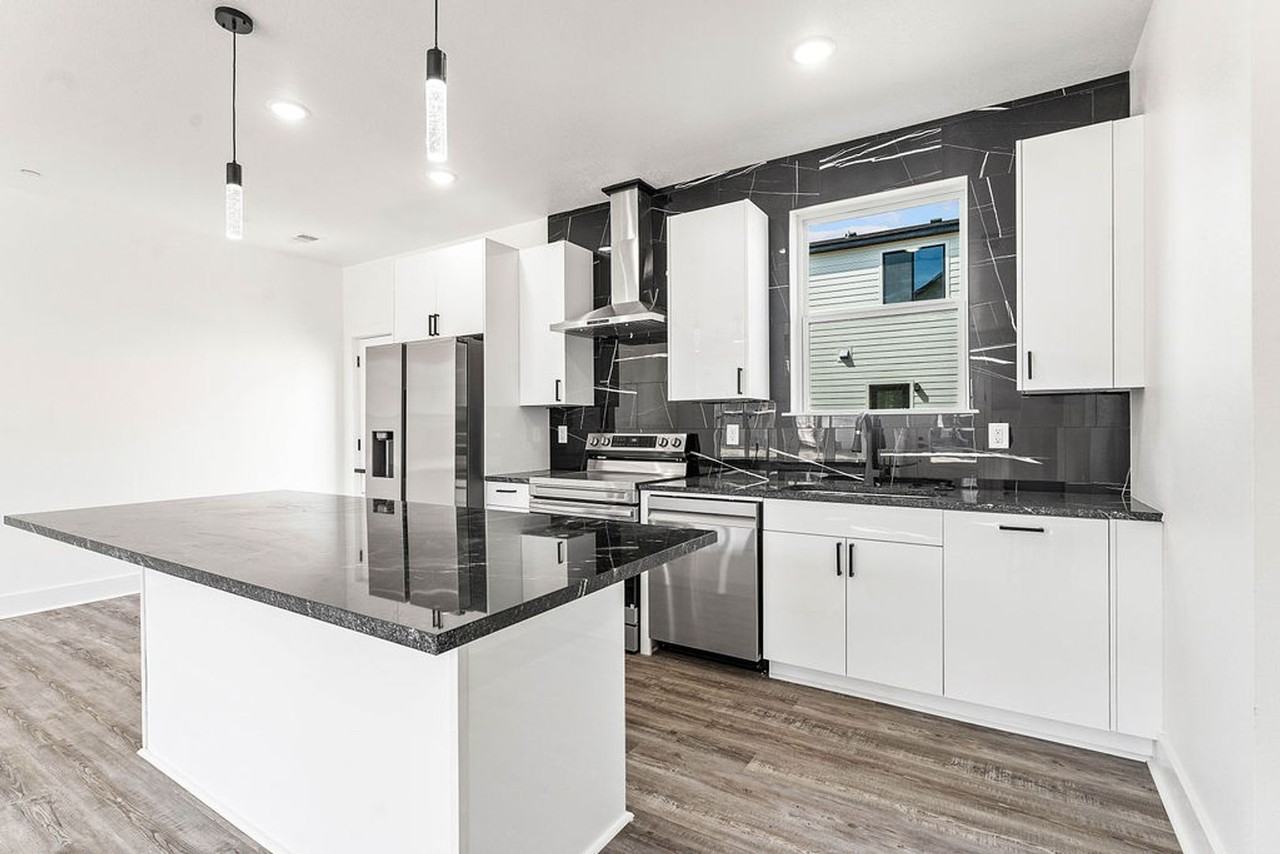 2601 W Berkeley Ave - Photo 4 of 34