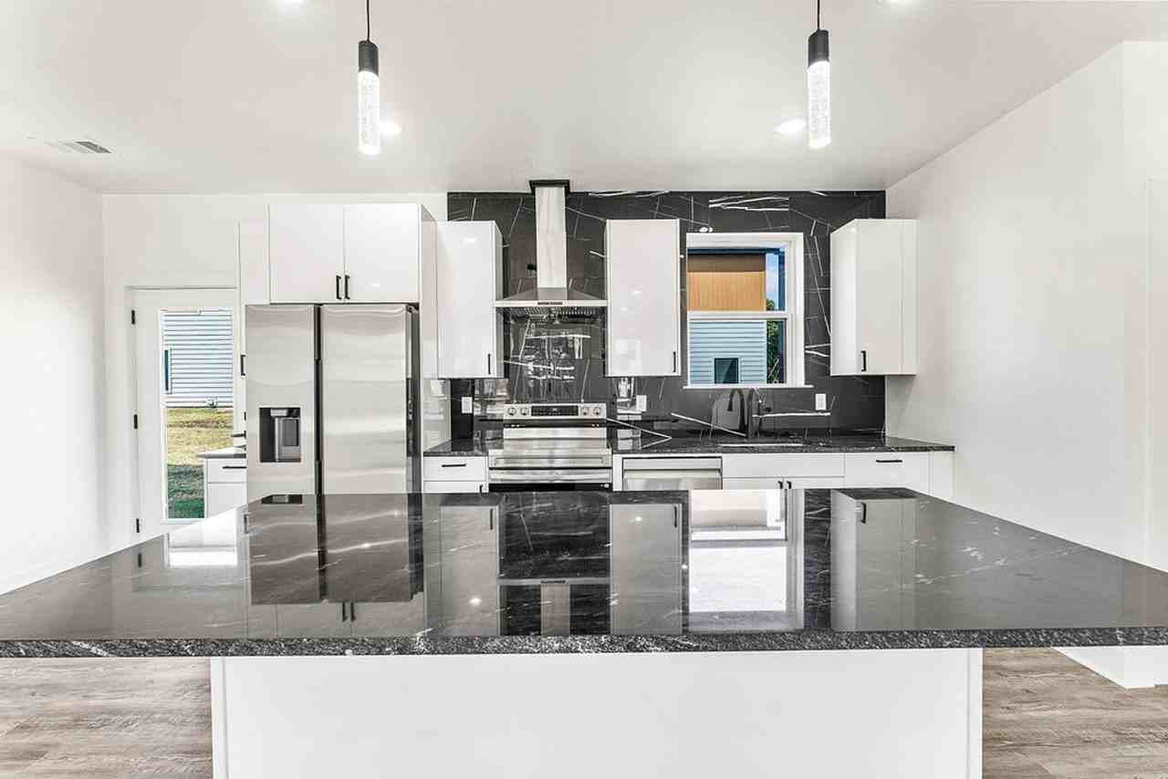 2601 W Berkeley Ave - Photo 7 of 34