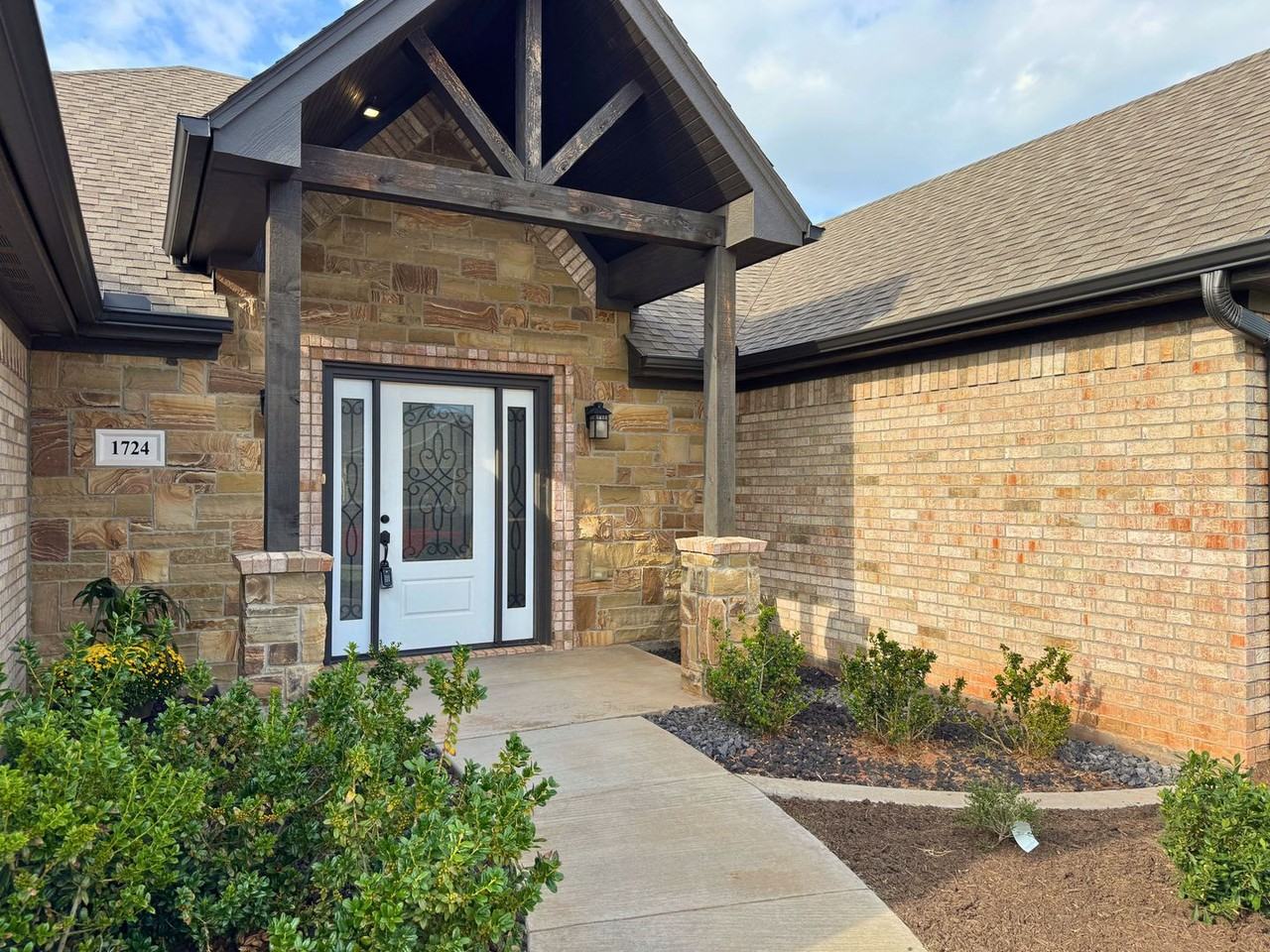 1724 Shoal Creek Dr - Photo 2 of 48