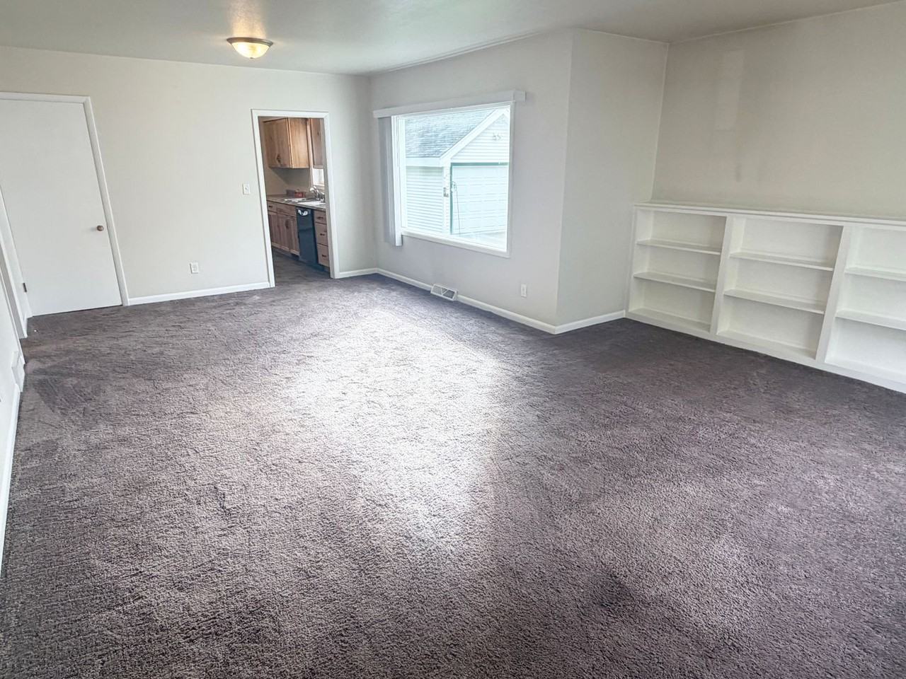 813 Young St - Photo 2 of 29