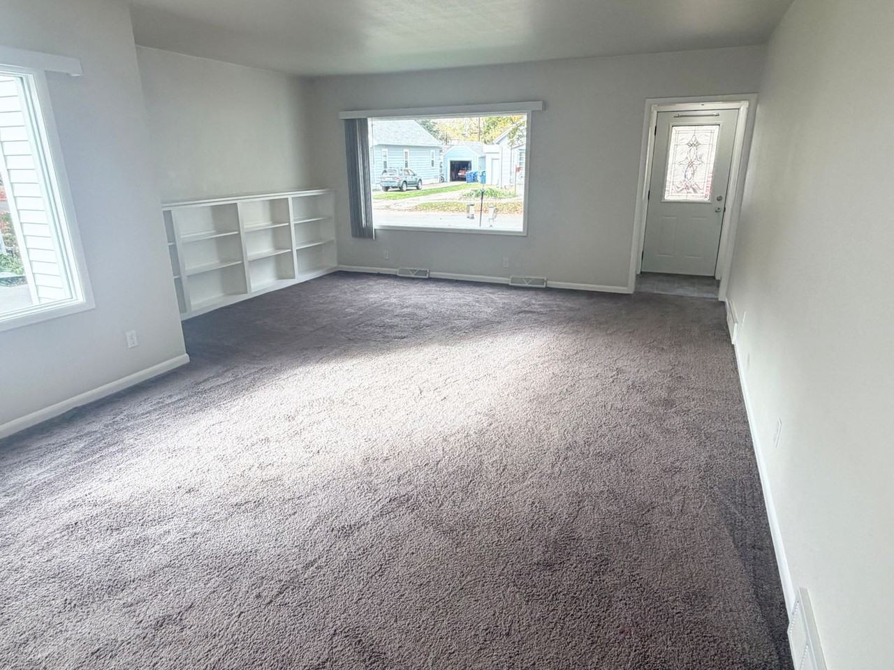 813 Young St - Photo 5 of 29