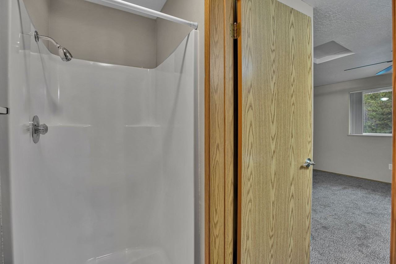 #340 SILVERWOOD APARTMENTS - Photo 4 of 33