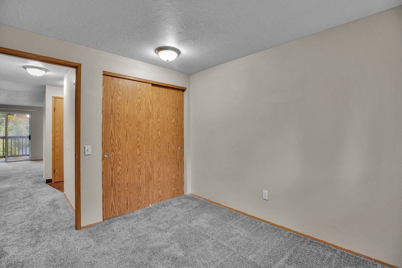 #340 SILVERWOOD APARTMENTS - Photo 5 of 33