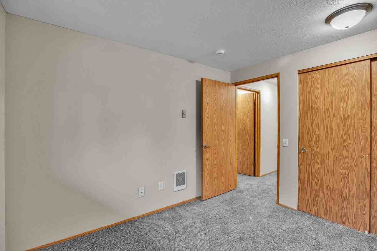 #340 SILVERWOOD APARTMENTS - Photo 7 of 33