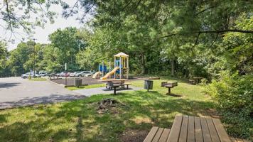 featured image of 570 Bellerive Rd