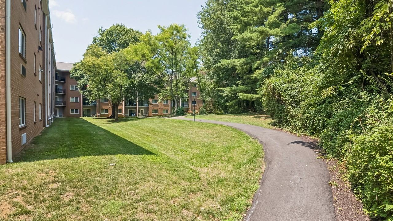 College Parkway Place - Photo 3 of 50