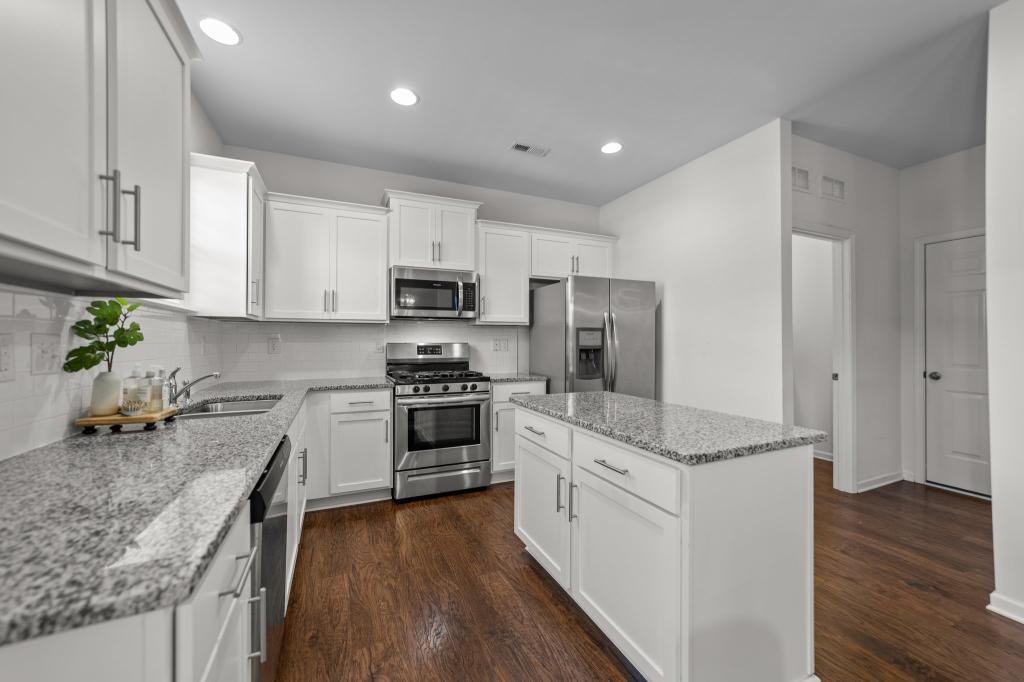 181 Atwater Landing Dr - Photo 5 of 48
