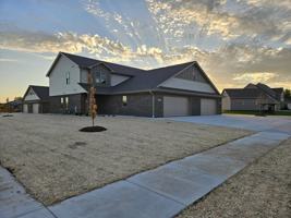 featured image of 925 Drumlin Dr