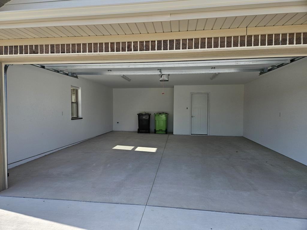 925 Drumlin Dr - Photo 2 of 21
