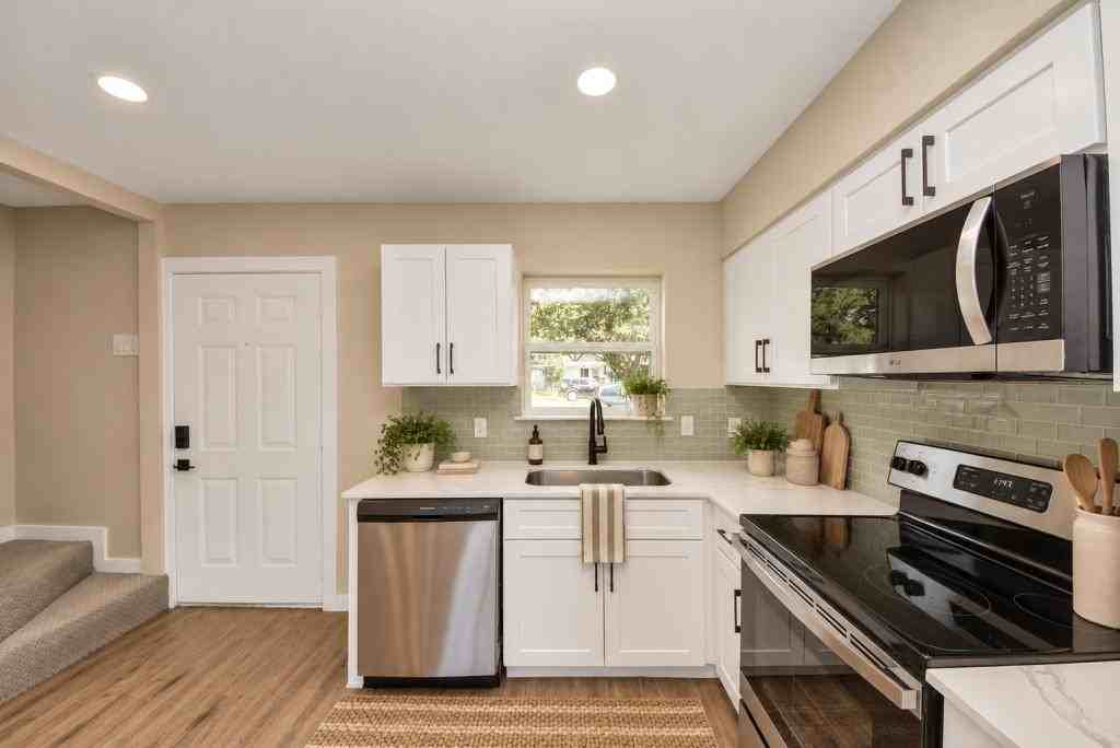 708 Staitti St - Photo 3 of 22