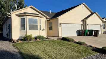 featured image of 2124 Mead Ln
