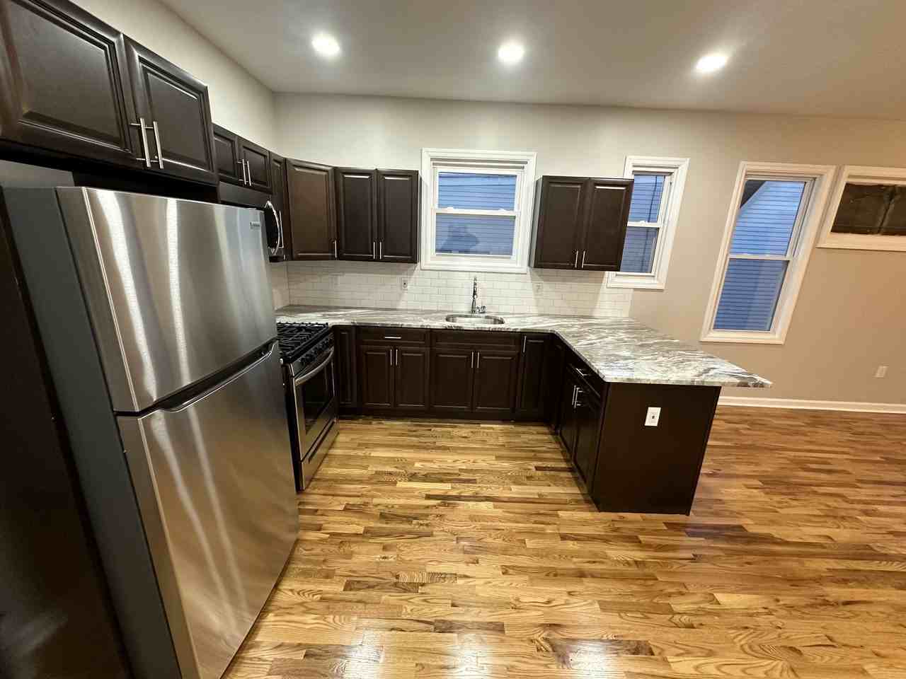 191 Ivy St #2R - Photo 4 of 11